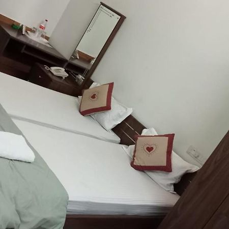Sapphire Inn Nedumbassery Esterno foto