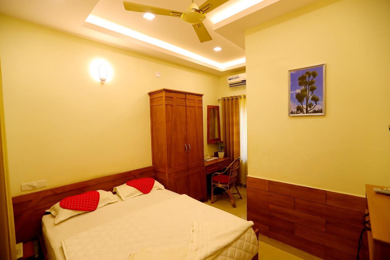 Sapphire Inn Nedumbassery Esterno foto