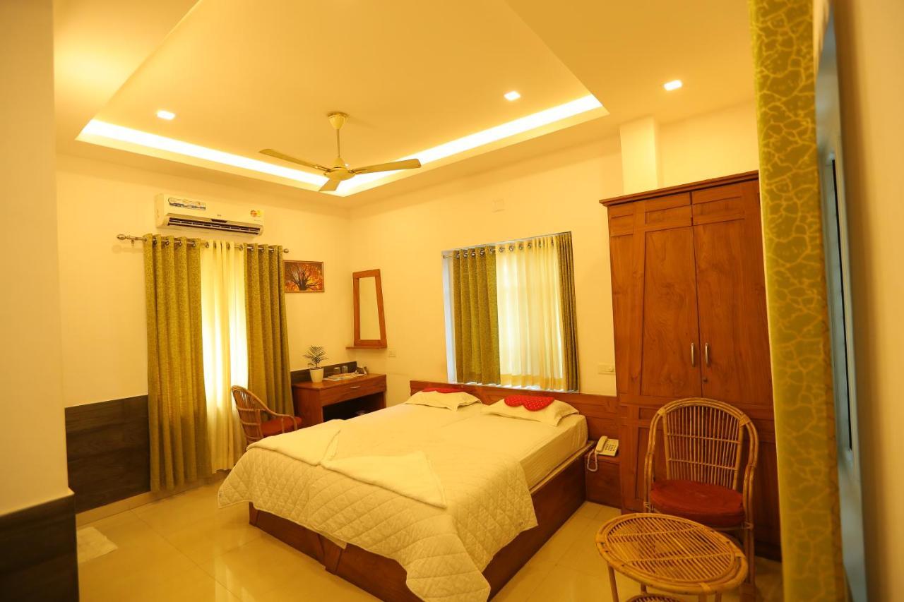 Sapphire Inn Nedumbassery Esterno foto