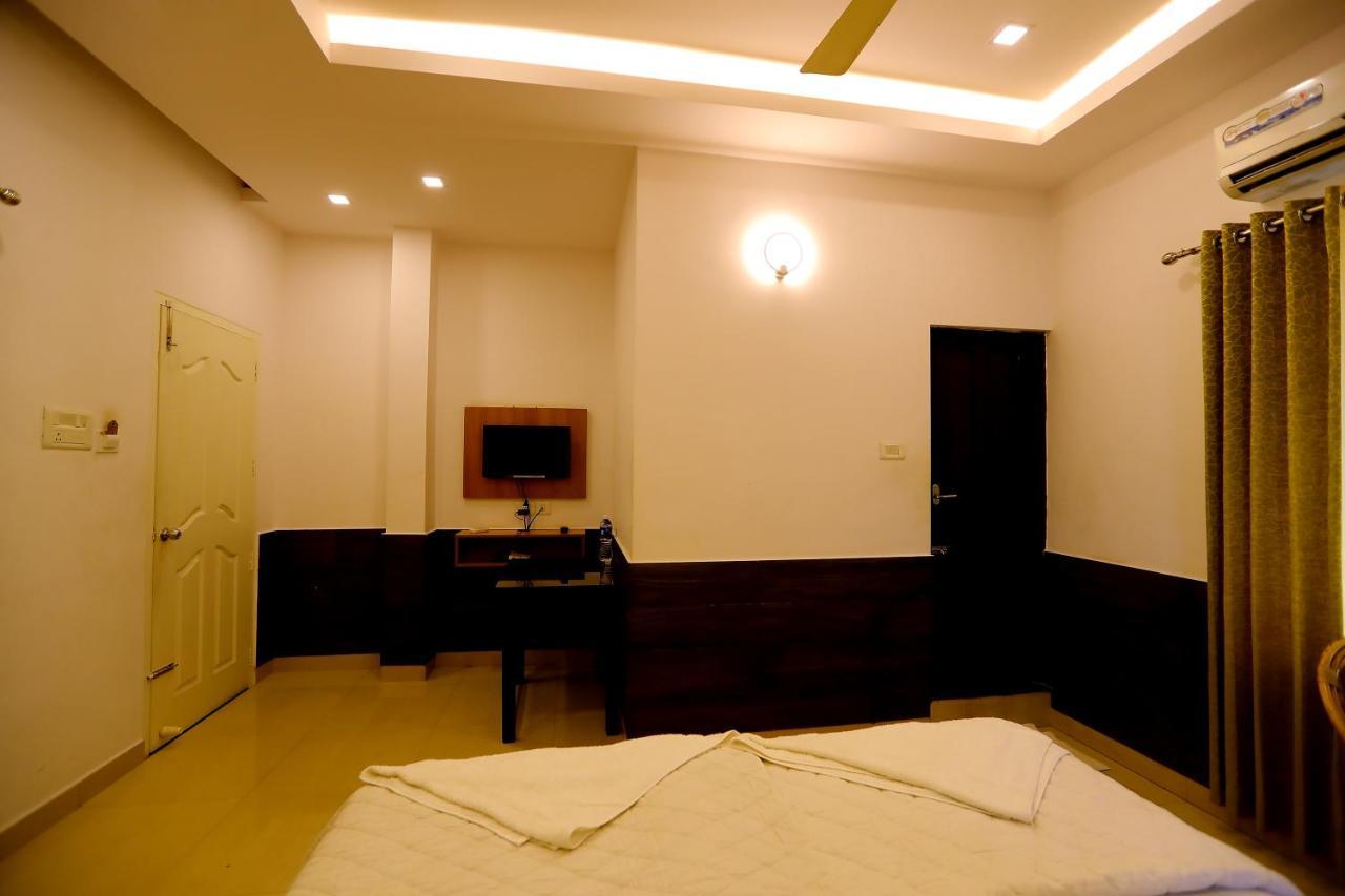 Sapphire Inn Nedumbassery Esterno foto