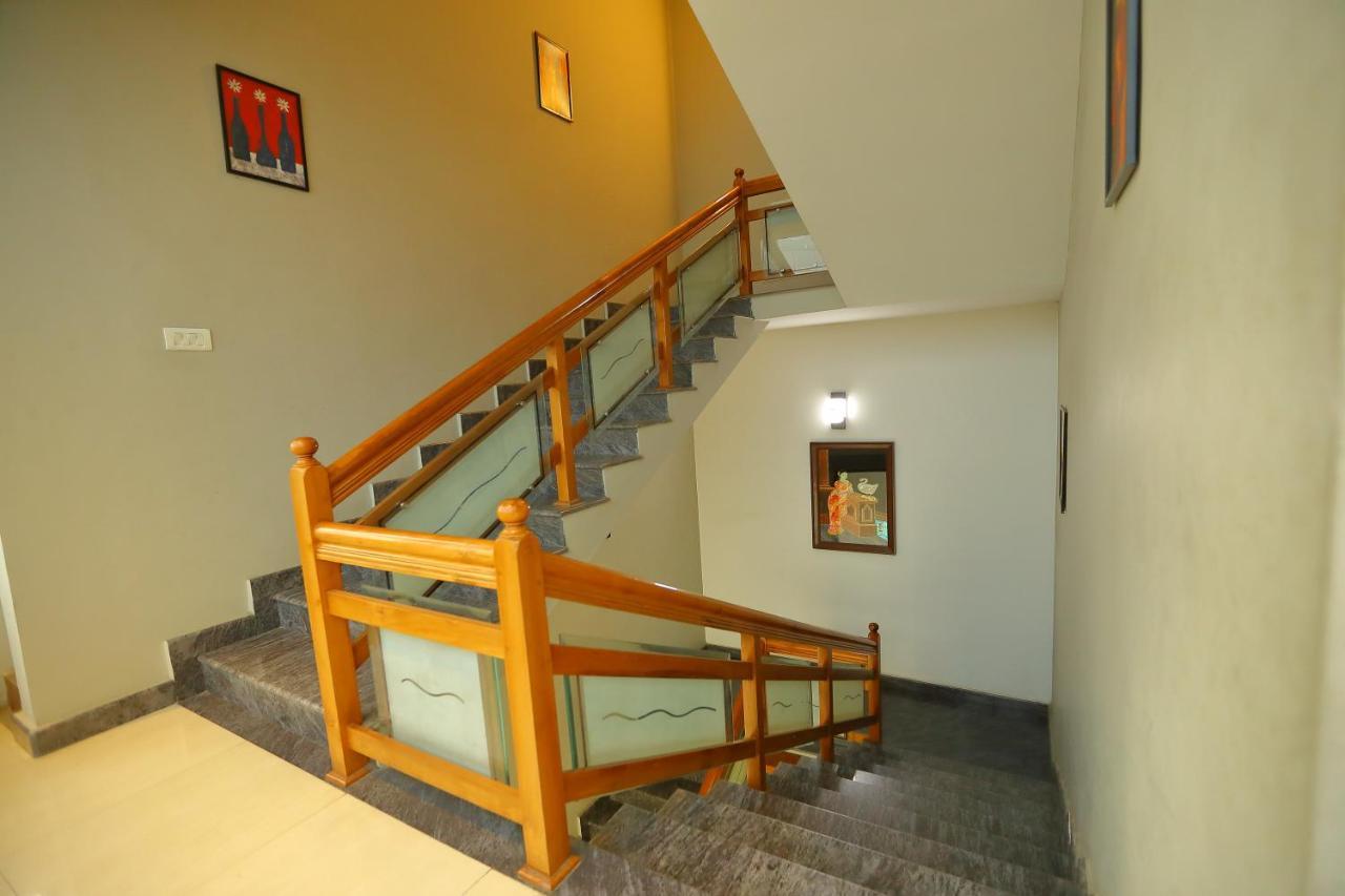 Sapphire Inn Nedumbassery Esterno foto