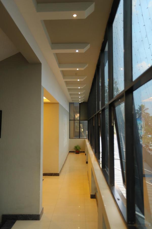Sapphire Inn Nedumbassery Esterno foto
