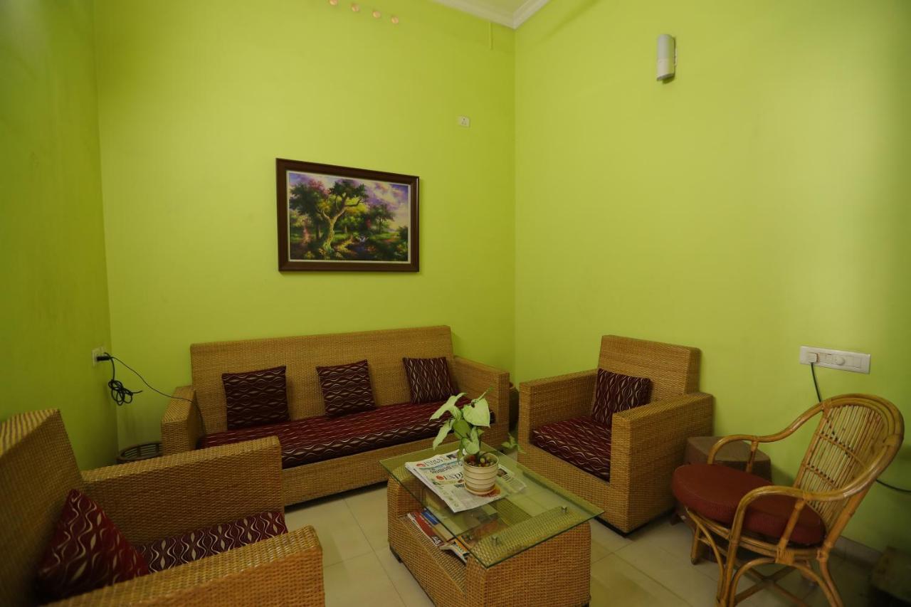 Sapphire Inn Nedumbassery Esterno foto
