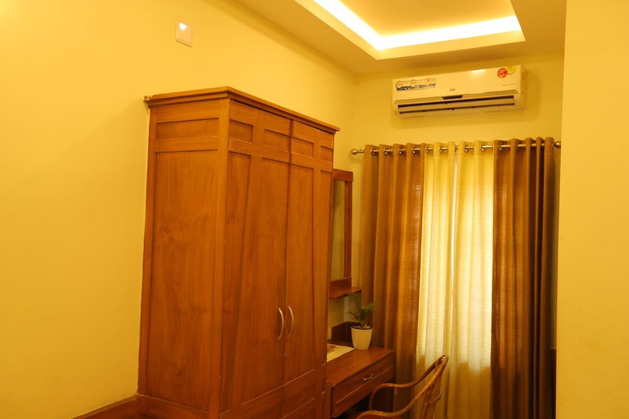 Sapphire Inn Nedumbassery Esterno foto