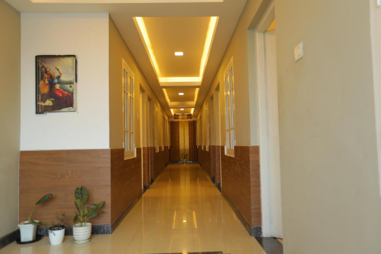 Sapphire Inn Nedumbassery Esterno foto