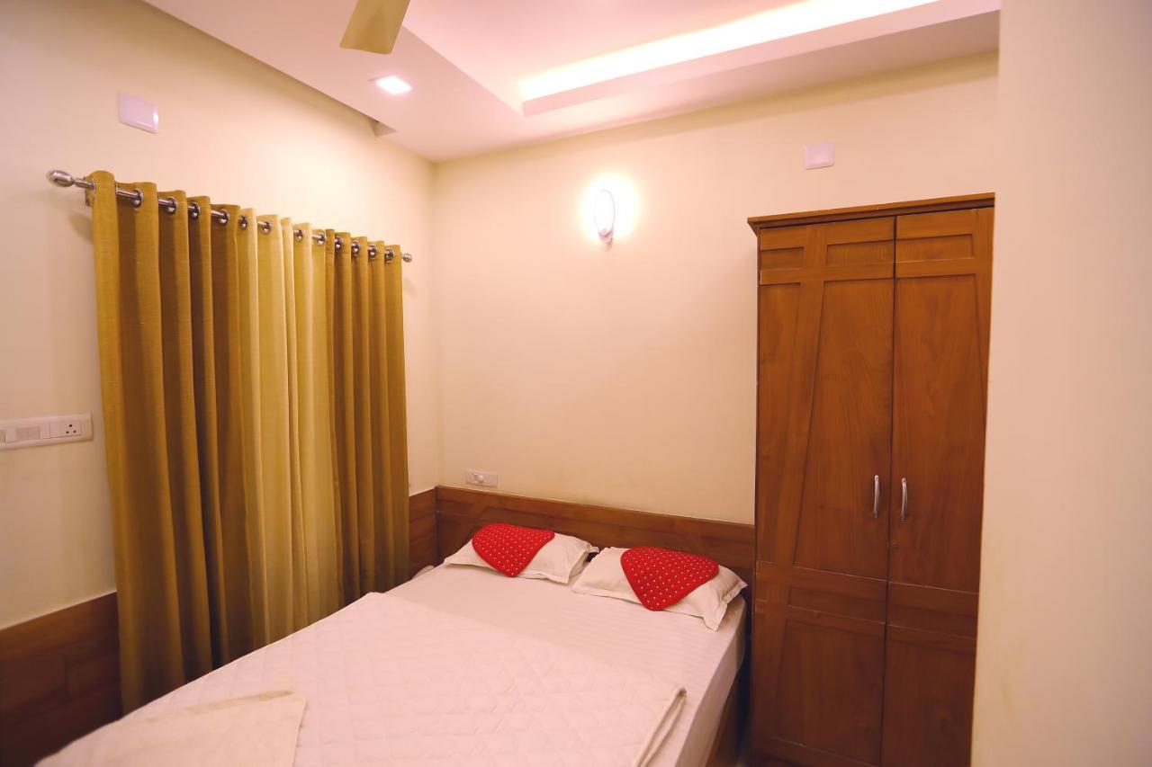Sapphire Inn Nedumbassery Esterno foto