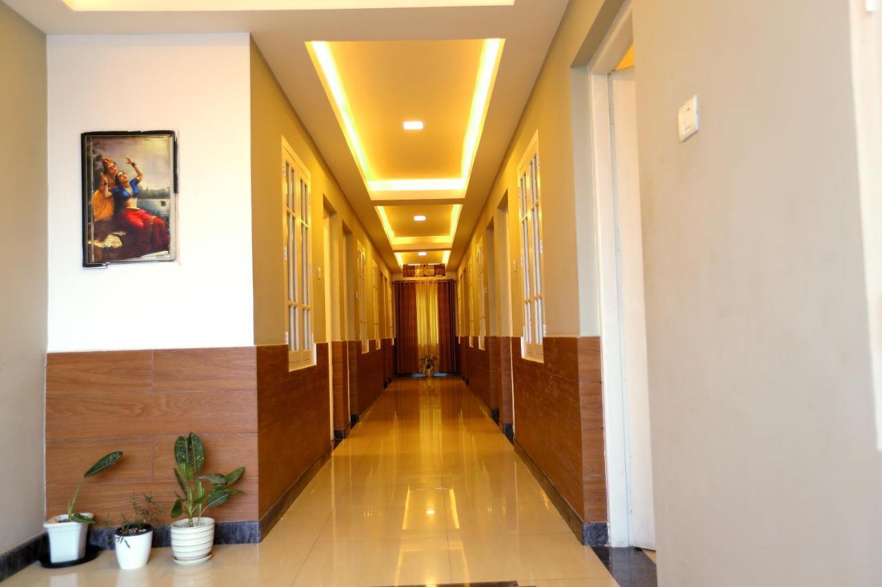 Sapphire Inn Nedumbassery Esterno foto