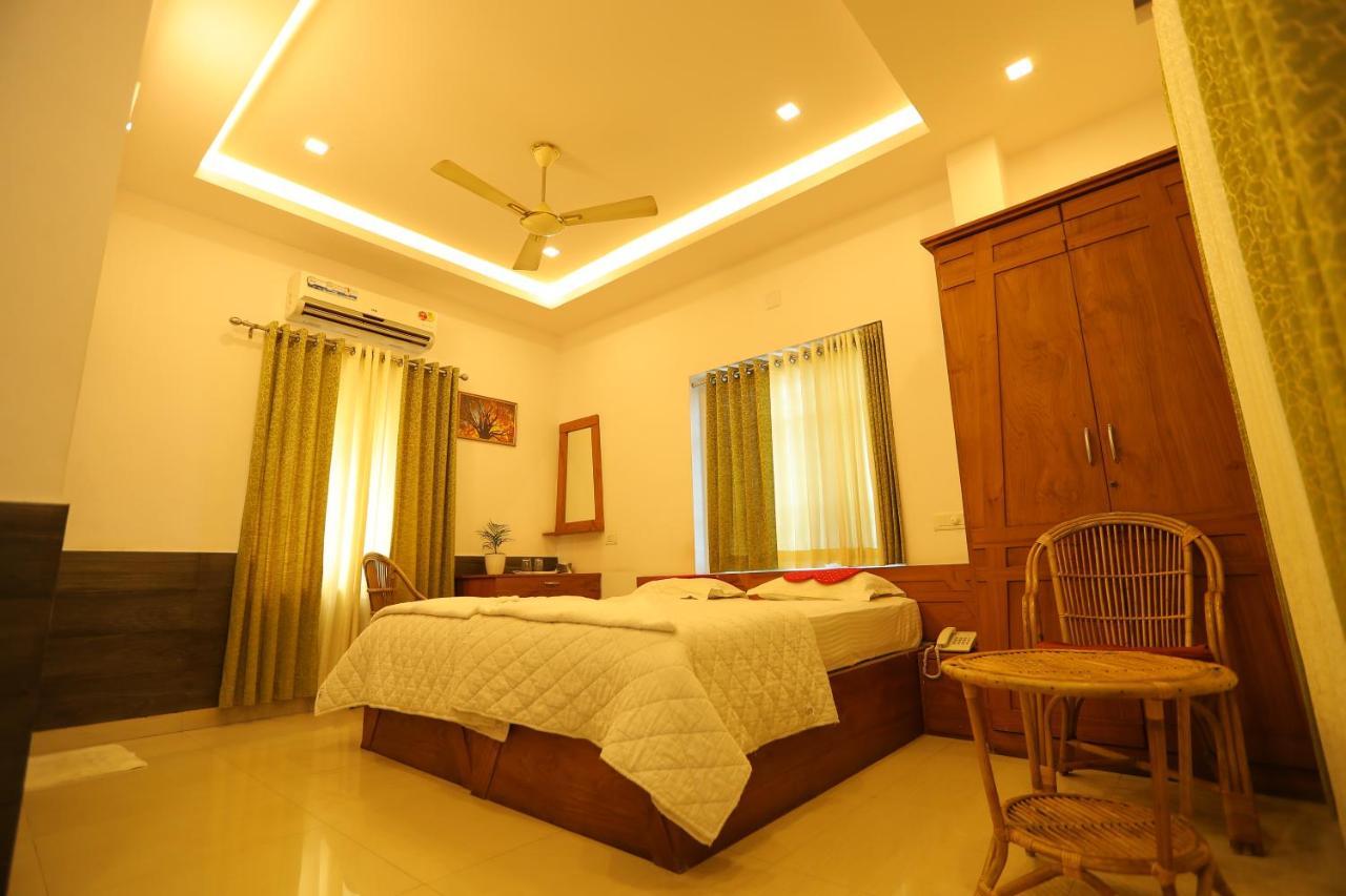 Sapphire Inn Nedumbassery Esterno foto