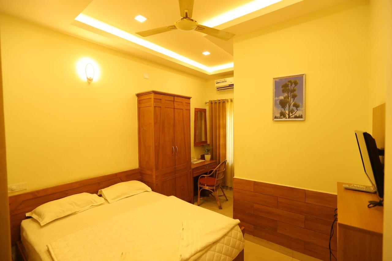 Sapphire Inn Nedumbassery Esterno foto