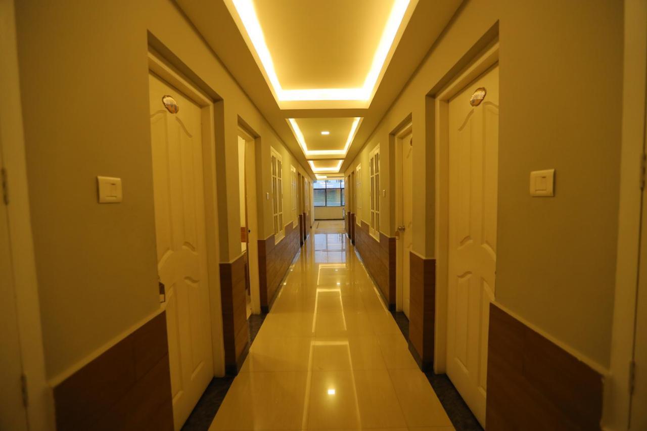 Sapphire Inn Nedumbassery Esterno foto