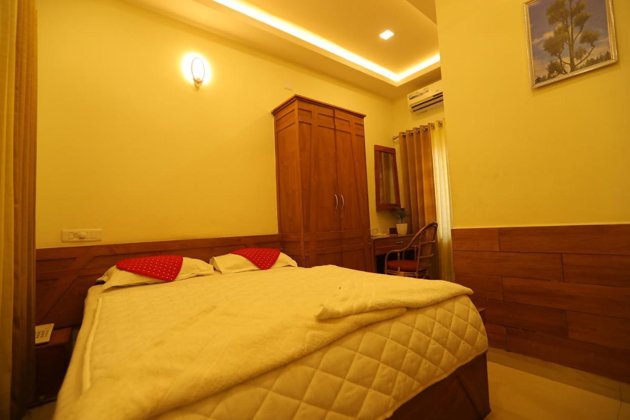 Sapphire Inn Nedumbassery Esterno foto