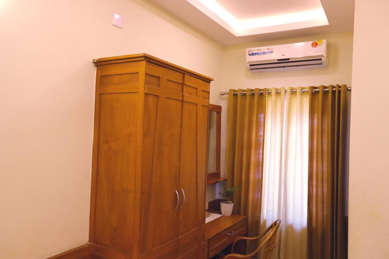 Sapphire Inn Nedumbassery Esterno foto