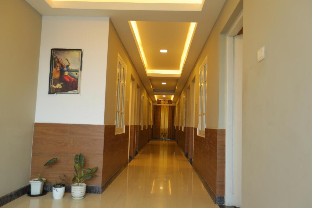 Sapphire Inn Nedumbassery Esterno foto