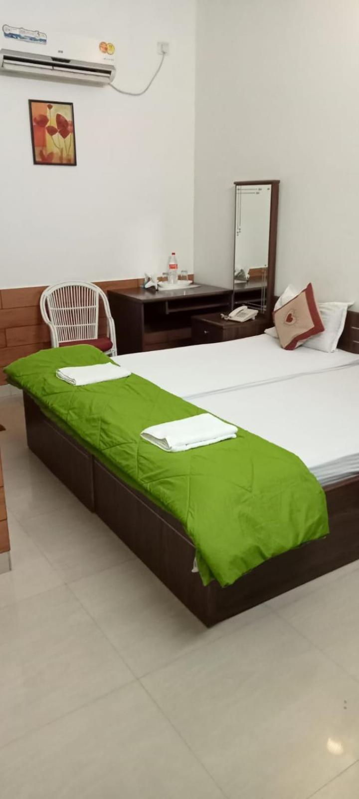 Sapphire Inn Nedumbassery Esterno foto