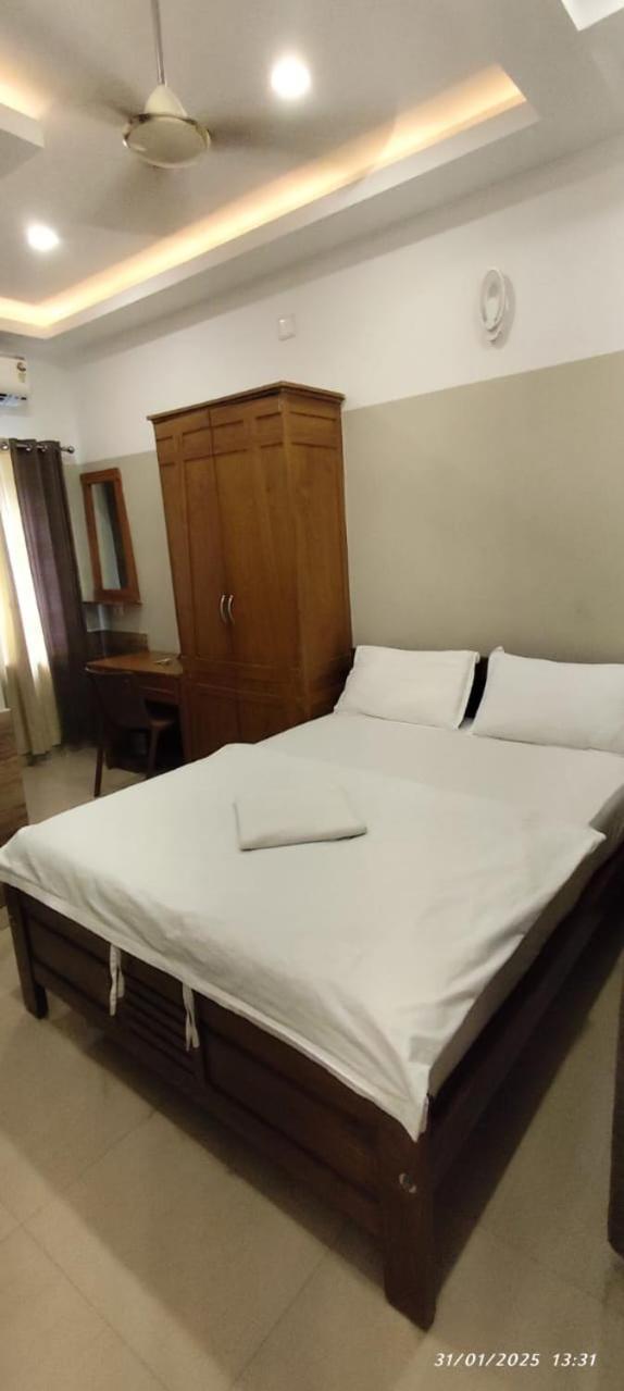 Sapphire Inn Nedumbassery Esterno foto